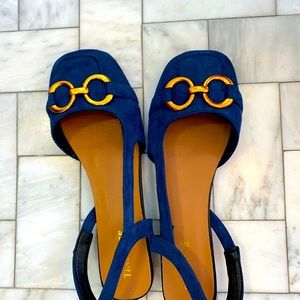 Never been worn!! Very stylish. Will complement any outfit.